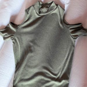 Short sleeve sweater